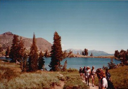 21-MedHike-FrogLake.jpg 28.1K