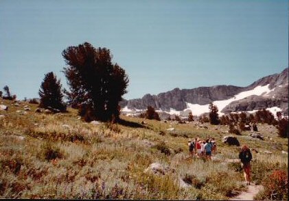 26-HikersSnow.jpg 34.6K