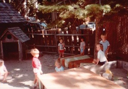 32-MunchkinsInPatch.jpg 33.0K