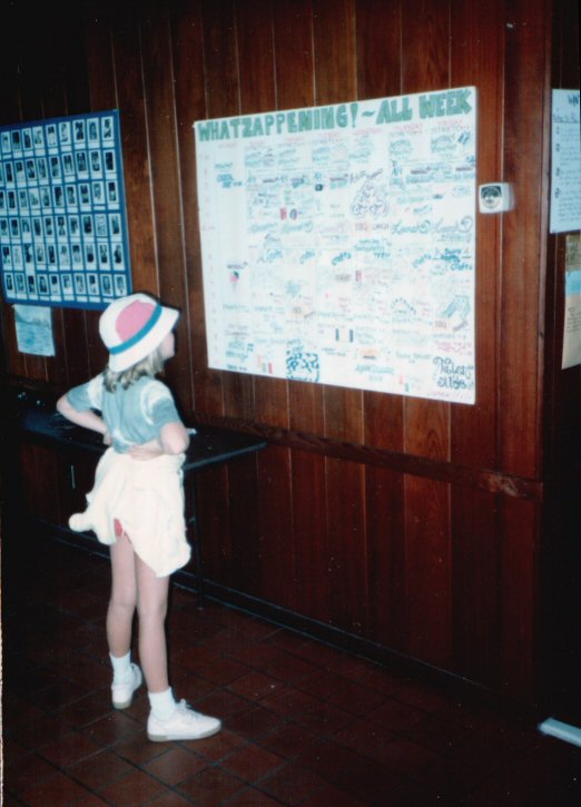 03-JenniferReadingWhatzappening.jpg 59.7K