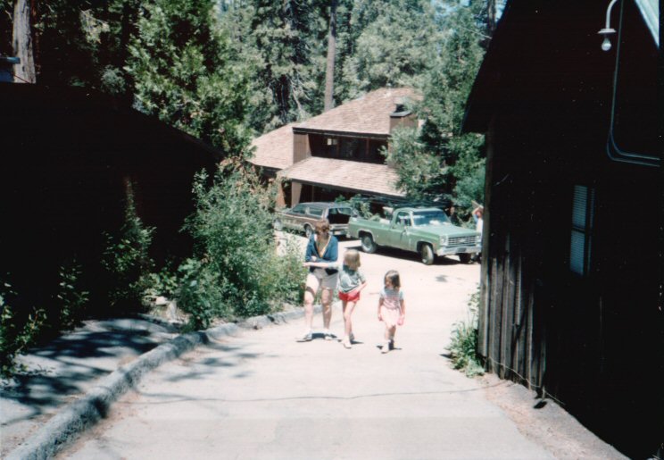 05-HikeUpFromLodgeToWhitePineD.jpg 76.3K