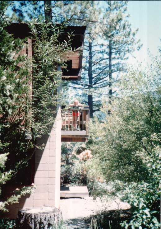 06-JenniferLookingFromDeck.jpg 127.0K