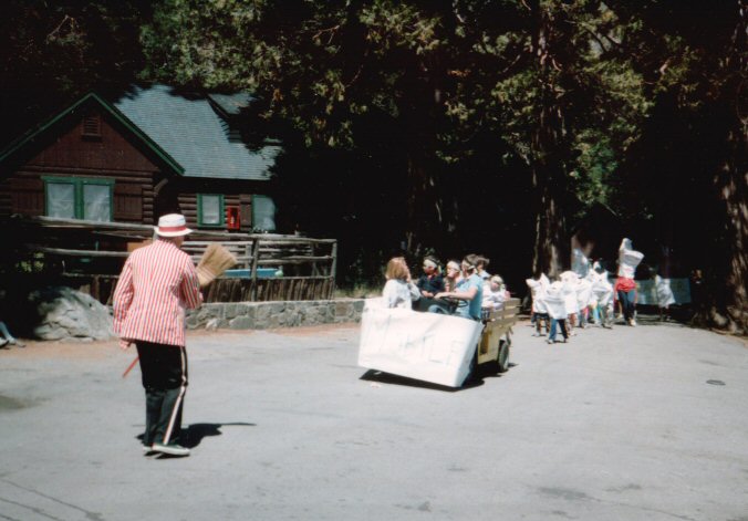 39-FridayParade.jpg 59.8K