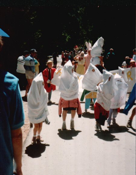 45-FridayParade.jpg 45.5K