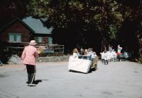 Thumb_39-FridayParade.jpg 6.2K