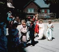 Thumb_44-FridayParade-Jennifer.jpg 9.0K