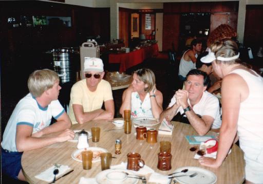 8609-DiningRoomDiscussion.jpg 31.5K