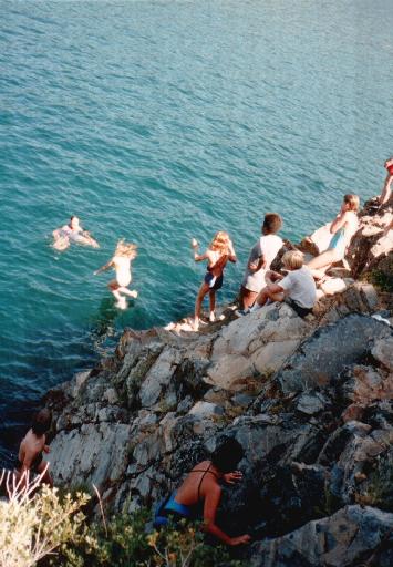 8635-Jennifer-JumpingRocks.jpg 43.0K