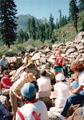 8678-GeologyHike.jpg 51.1K