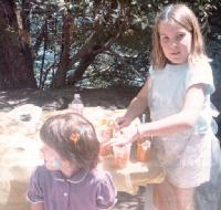 Thumb_8669-Valerie-Jennifer.jpg 9.9K