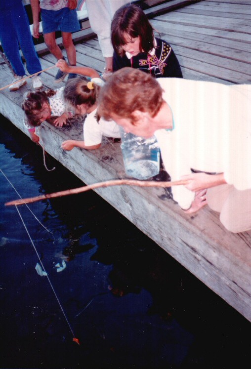 87-015-CrawdadFishing-01.jpg 85.5K