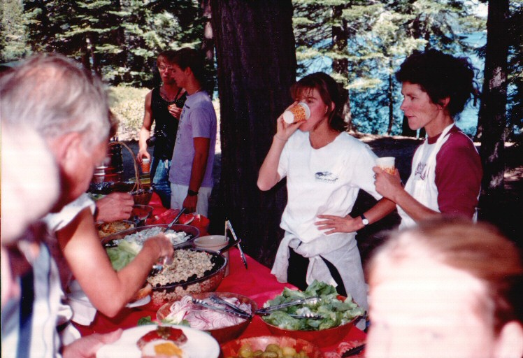 87-052-GamesDayBBQ-FoodAndStaph.jpg 122.0K