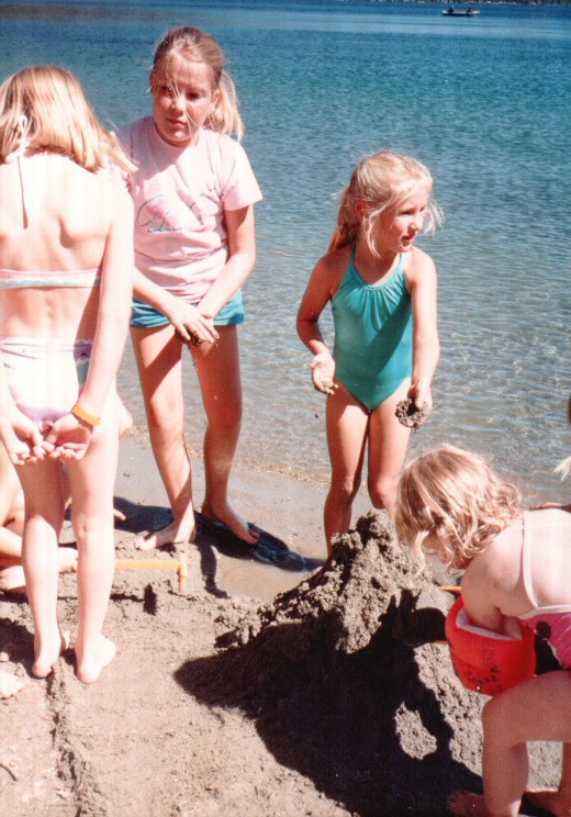 87-059-GamesDay-SandPlay.jpg 124.6K