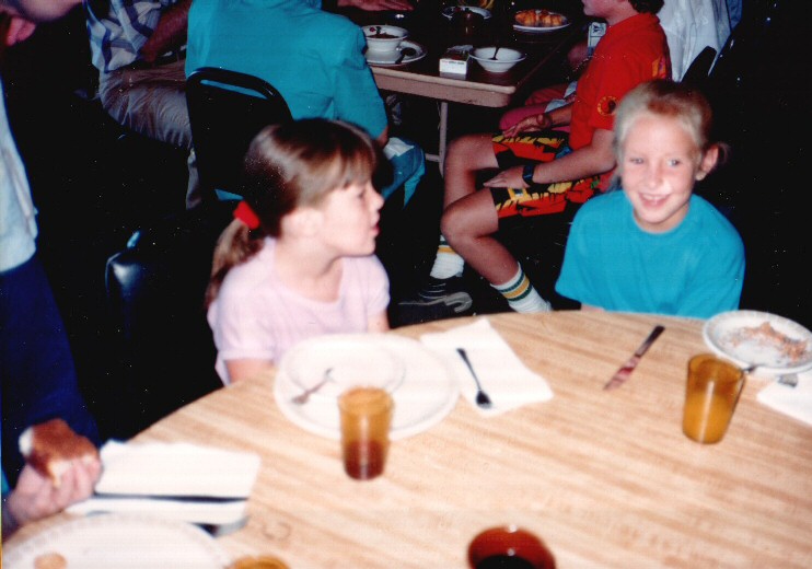 87-078-Val-DiningRoom.jpg 80.4K