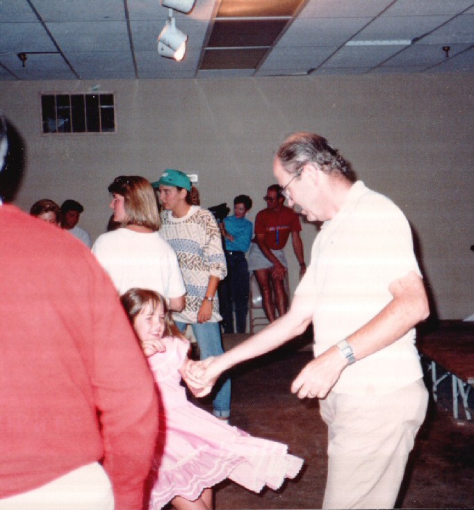 87-090-ValDaningWithLeigh.jpg 111.0K