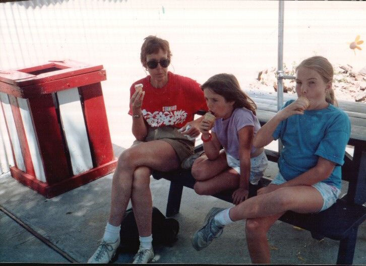 87-095-BridgeportIceCream.jpg 94.0K