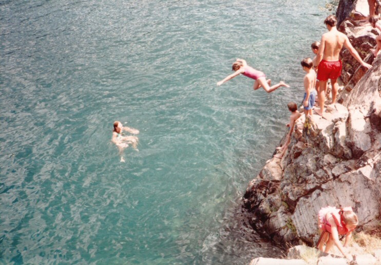 88-036-Val-JumpingOffJumpingRocks-01.jpg 124.0K