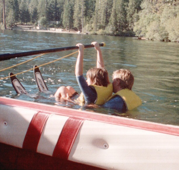 89-058-Val-WaterSki-01.jpg 92.3K