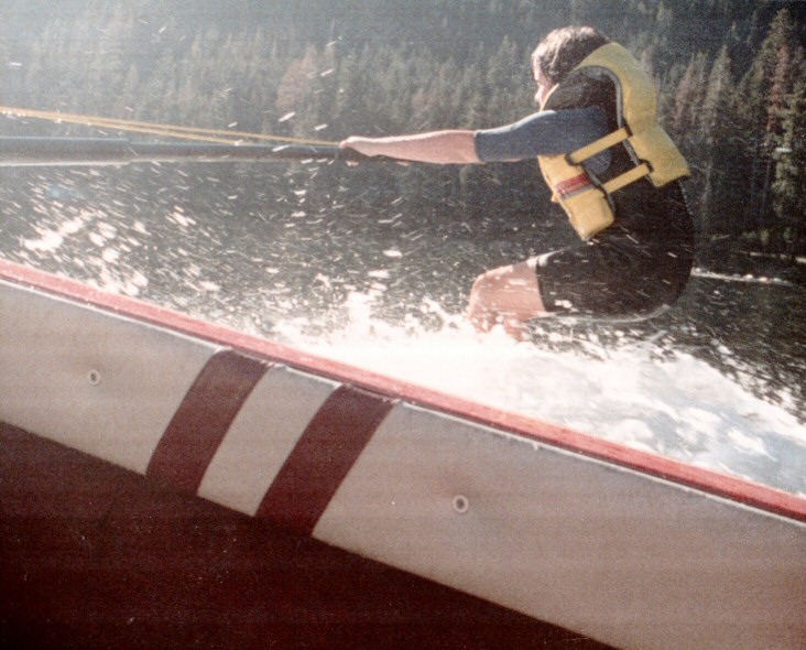 89-066-Val-WaterSki-05.jpg 113.4K
