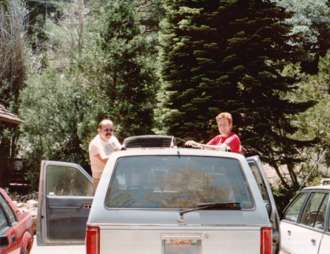 89-087-Flipper-FlatTireOnRoof.jpg 120.0K