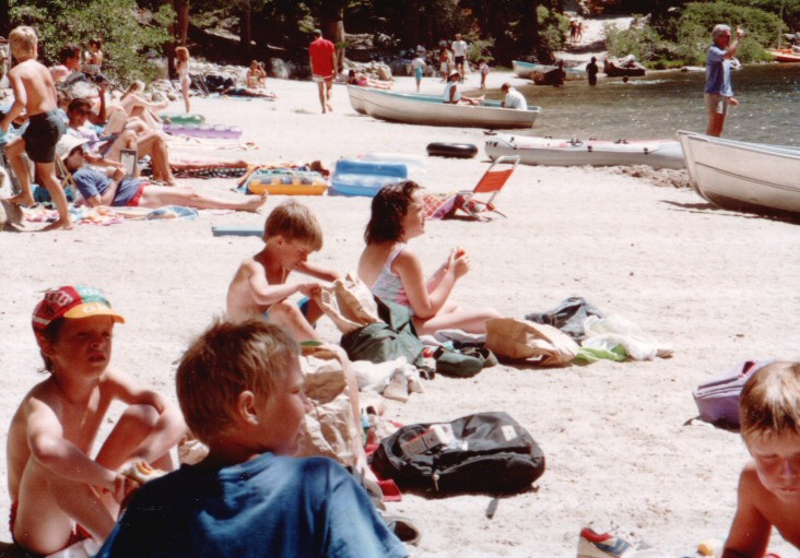 89-088-Val-MenehunesAtAngoraLake-01.jpg 116.9K