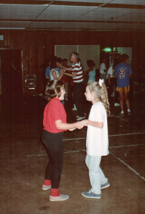 89-142-Val-FridayEveDance.jpg 72.8K