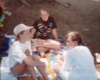 Thumb_89-108-HeatherJenniferElizabeth-GamesDay.jpg 7.5K