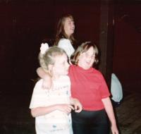 Thumb_89-144-Val-andfriend.jpg 5.3K