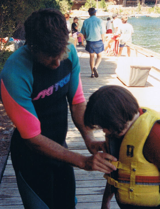 9014-Valerie-GettingReadyToWaterski.jpg 95.6K