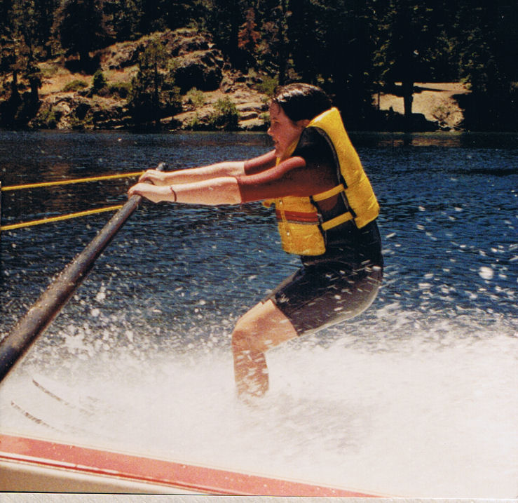 9017-Valerie-UpAndSkiing.jpg 137.0K