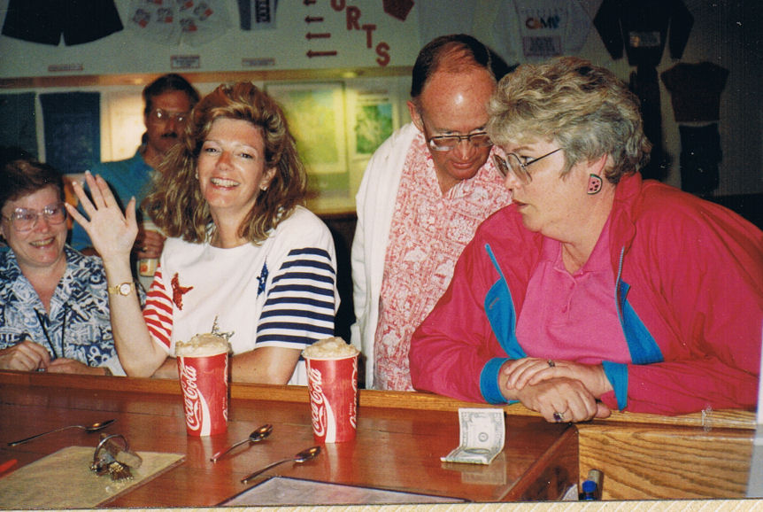 9024-Fountain-PatAnnKenSheryl-RootBeerFloats.jpg 132.7K