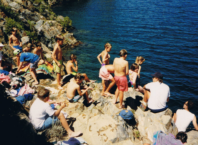 9034-JumpingRocks.jpg 179.8K