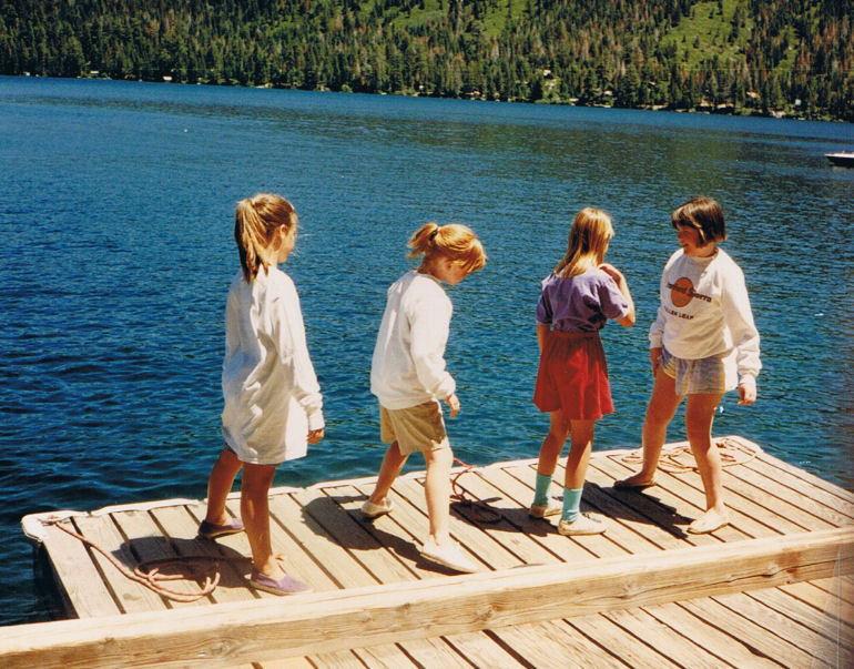 9035-ValAndFriends-BoatDock.jpg 161.0K