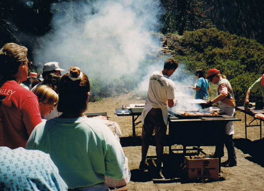 9044-GamesDayLunch.jpg 143.5K