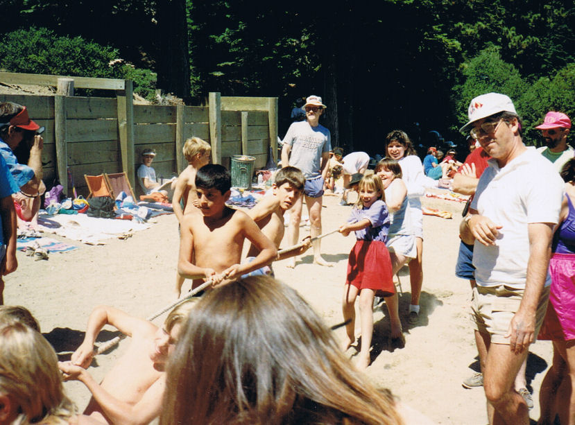 9046-GamesDay-Tug.jpg 143.3K