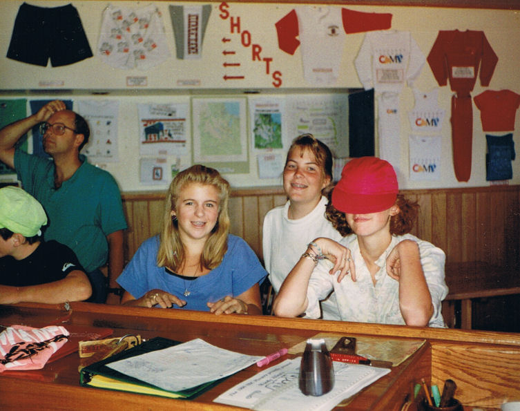 9049-KristaJenniferKate.jpg 111.4K