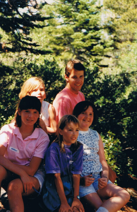 9055-ValerieAndFriends.jpg 139.3K