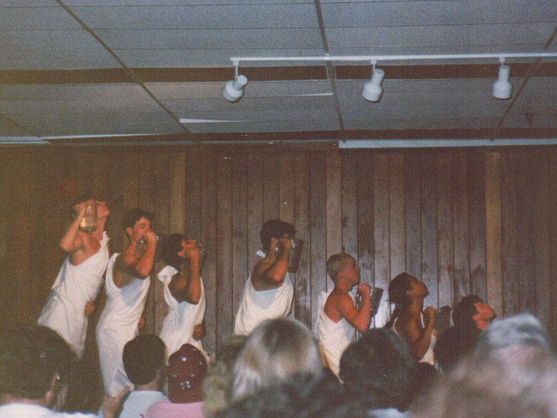 9068-FridayNightWaterBallet.jpg 93.0K