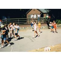 9059-ValsGroupOnParade.jpg 106.3K