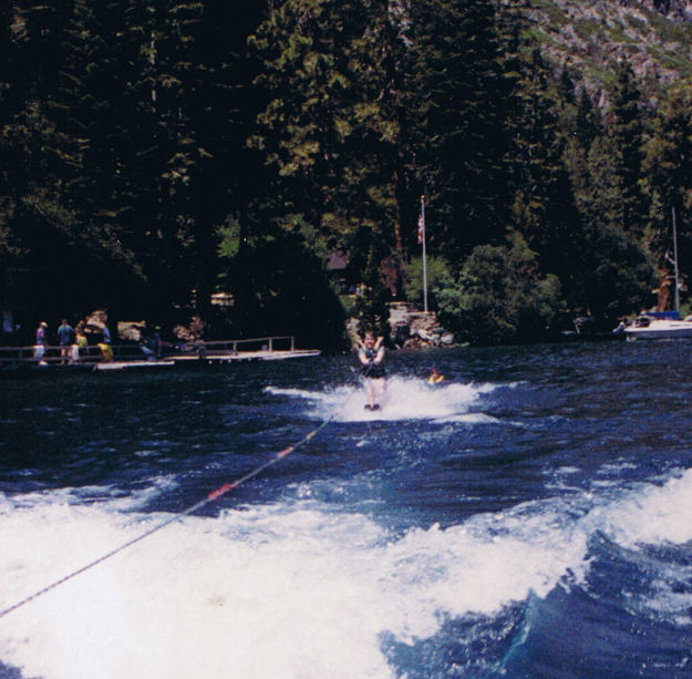 9110-Val-HeadingUpOnSkiis.jpg 93.4K