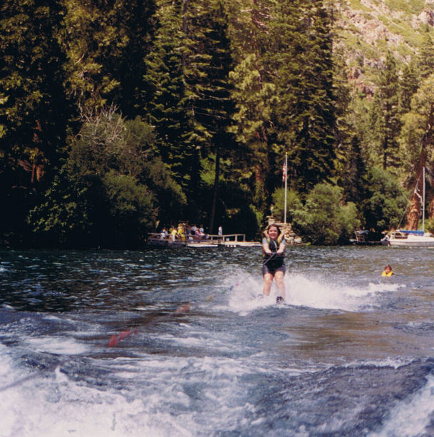 9111-Val-IsUpOnWaterSkis.jpg 122.0K