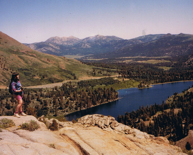 9124-Val-Hwy88RedLakeInBackground.jpg 125.4K