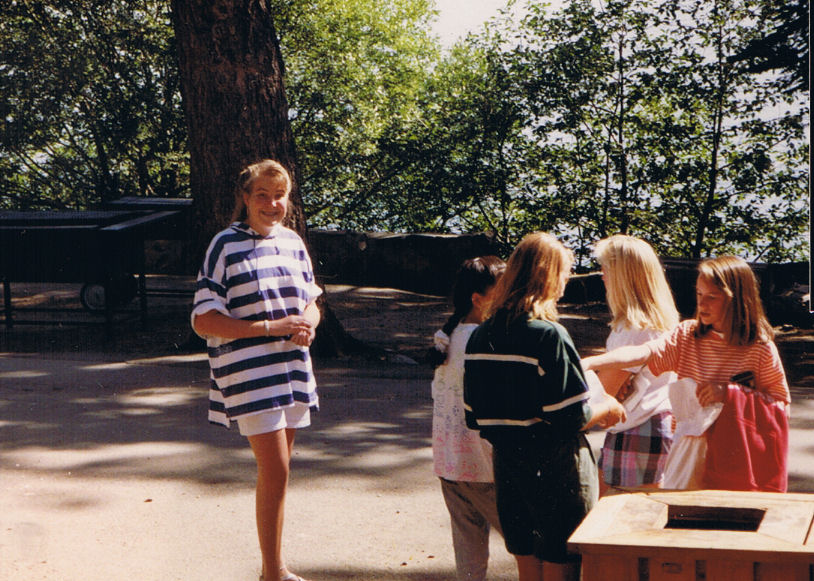 9142-Jennifer-InFrontOfOldLodge.jpg 157.1K