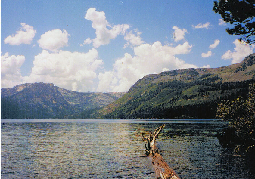 9160-HikeAroundTheLake.jpg 146.1K