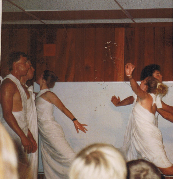 9172-FridayWaterBallet.jpg 68.8K