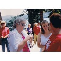 9165-ChattingWithSherylAndJulie.jpg 128.8K