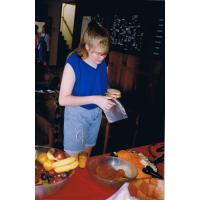 9231-Jennifer-MakingAHikeLunch.jpg 122.0K