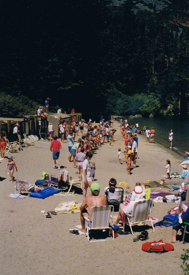 9325-GamesDayWaterBaloonToss.jpg 132.0K