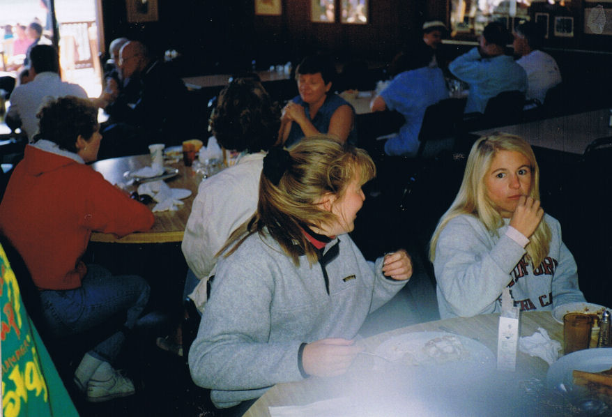 9331-JenniferKrista.jpg 99.1K