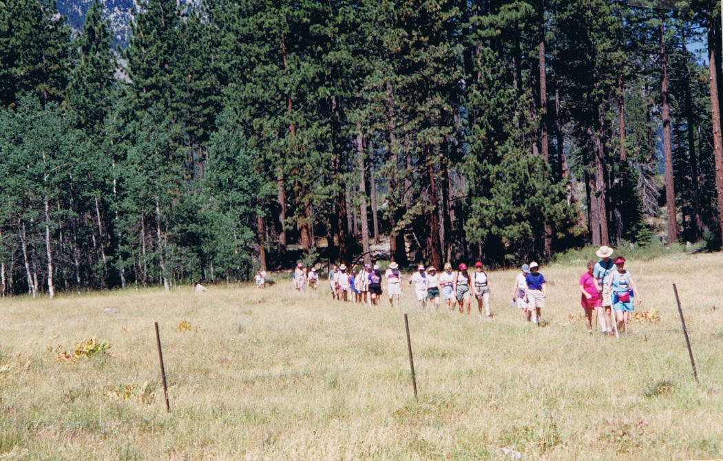 9409-HikeAroundTheLake-CrossingTheMeadow.jpg 249.4K